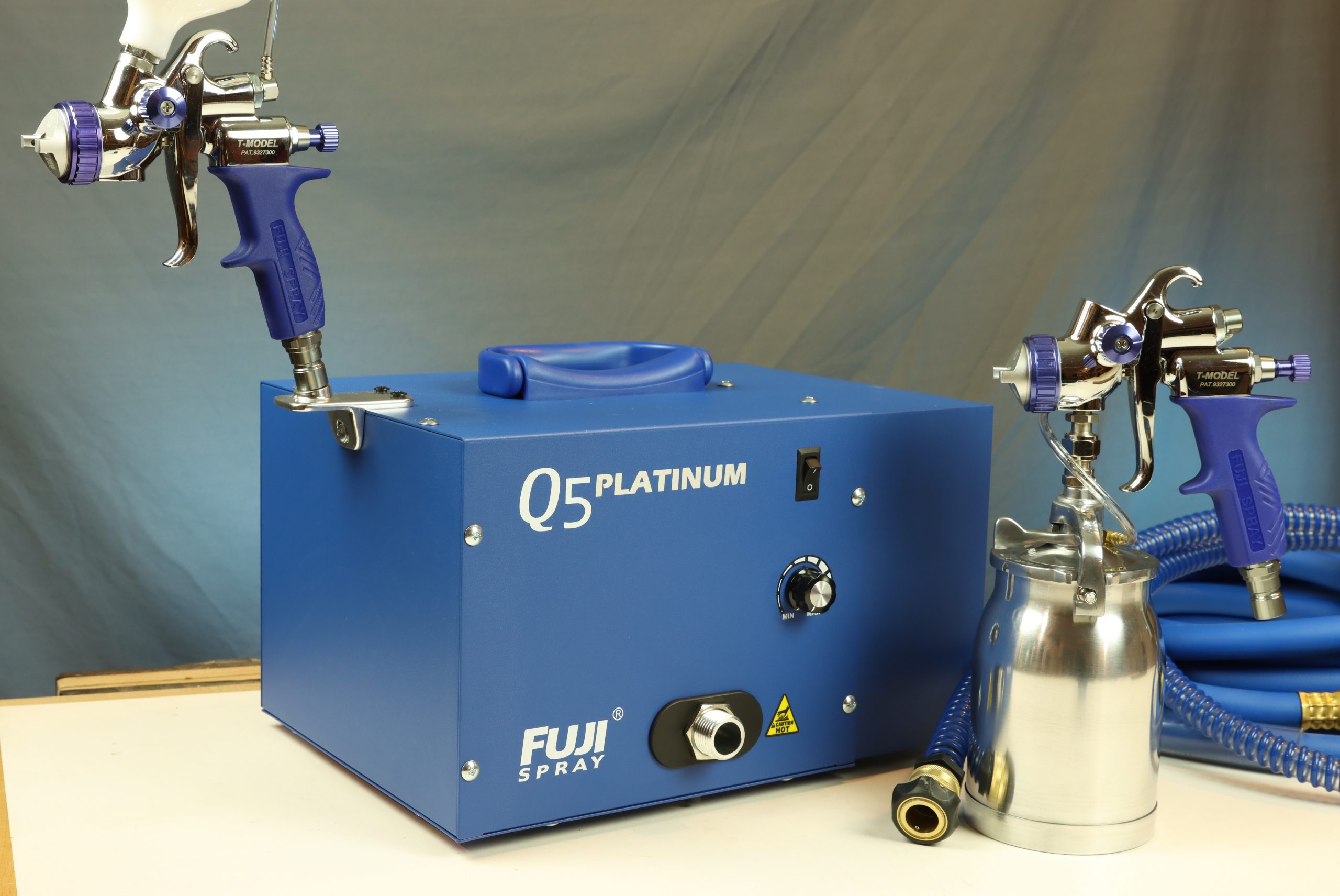 T-Model Bottom and Gravity Feed Spray Gun on a Table with a Q5 system.