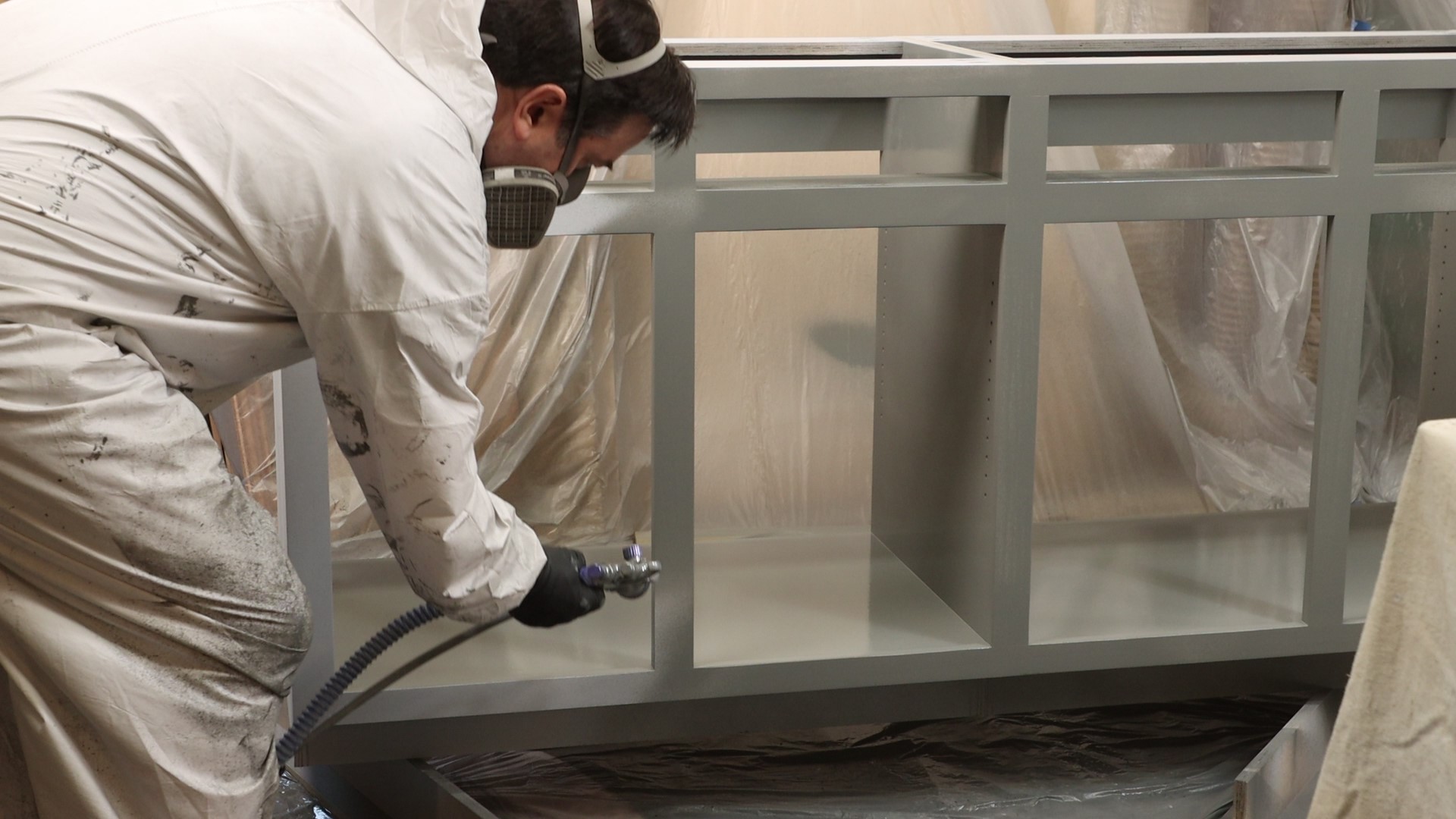 Spray Painting Cabinets with T70 spray gun and a 2Qt. Pressure Pot